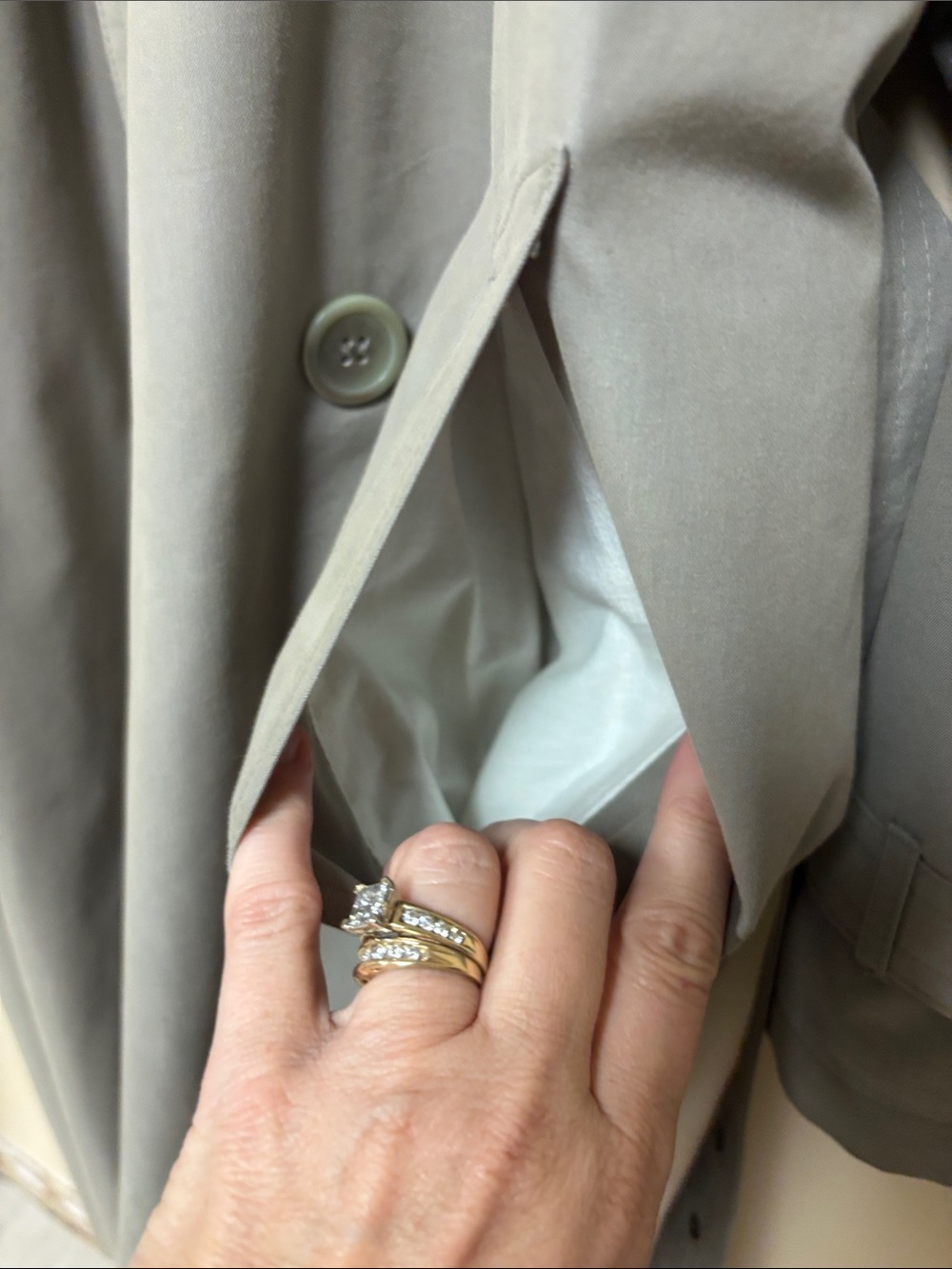 Classic Men's Trench Coat in tan - Picture 5 of 7